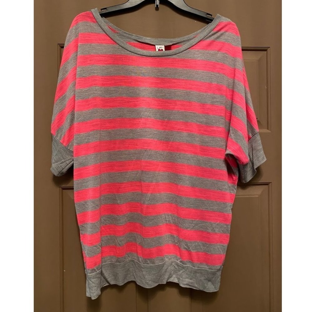 Love Rocks gray & neon pink striped shirt size L
